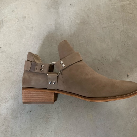 Super cute boots!!! - Picture 2 of 3